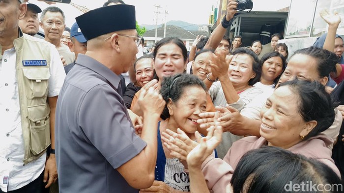 Gubernur Lampung terpilih Rahmat Mirzani Djausal kunjungi korban banjir.