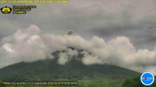 Gunung Ile Lewotolok di Kabupaten Lembata, Nusa Tenggara Timur (NTT), Selasa (21/1/ 2025). (Dok PVMBG)