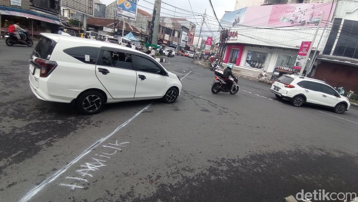 Heboh separuh Jalan Yudanagara Kota Tasikmalaya diklaim milik warga.
