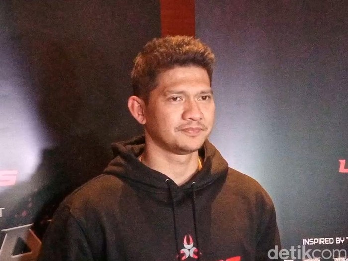 Iko Uwais dalam konferensi pers pengumuman film Uwais Pictures di kawasan Senayan, Jakarta Pusat, Selasa (21/1/2025).