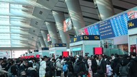 Pemerintah China memperkirakan 9 miliar perjalanan akan tercatat ketika masyarakat pulang ke kampung halaman dan kembali lagi ke tempat mereka bekerja selama periode lonjakan perjalanan Festival Musim Semi atau Tahun Baru Imlek. Pemerintah China memperkirakan 9 miliar perjalanan akan tercatat ketika masyarakat pulang ke kampung halaman dan kembali lagi ke tempat mereka bekerja selama periode lonjakan perjalanan Festival Musim Semi atau Tahun Baru Imlek.