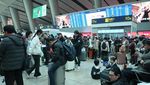 Jelang Imlek, Stasiun Kereta Beijing Selatan Penuh Pemudik