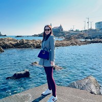 Di usia yang sudah menginjak 35 tahun Jennifer Dunn tetap terlihat awet muda dengan gayanya yang stylish dan tubuh langsingnya. Tak sedikit yang memuji kecantikan istri Faisal Haris itu saat berlibur ke Korea. Foto: Instagram/@jeje_haris89