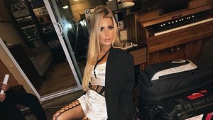 Jessica Simpson merasa seperti 21 tahun lebih muda. Foto: Instagram Jessica Simpson