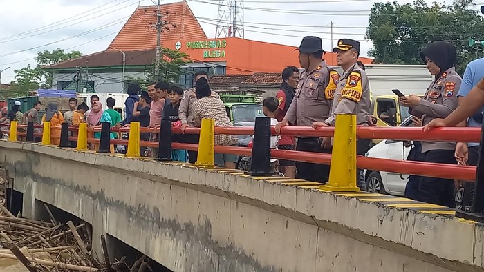 Kapolres AKBP Hendro Sukmono mengecek langsung kondisi banjir