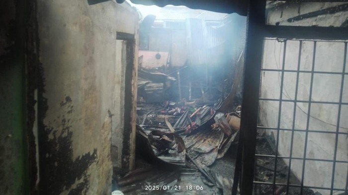 Kondisi rumah yang terbakar di Jalan Sei Belutu.
