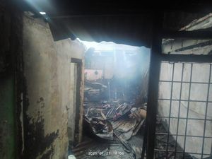 Kebakaran Hanguskan 2 Rumah di Medan