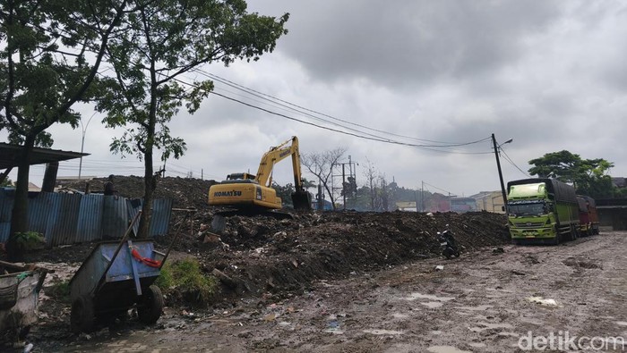 Kondisi terkini penanganan sampah di Pasar Caringin, Kota Bandung.