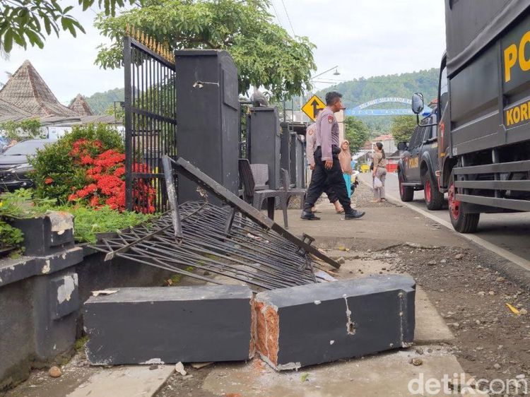 Brutalnya Ratusan Pesilat di Trenggalek Serbu Polsek Watulimo