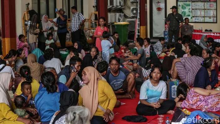 Korban kebakaran di Jalan Kemayoran Gempol, Kebon Kosong, Jakarta Pusat diungsikan ke posko bencana Polres Metro Jakarta Pusat. Begini kondisinya.