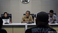 KPK mengatakan 123 orang pejabat di Kabinet Merah Putih telah menyampaikan Laporan Harta Kekayaan Penyelenggara Negara (LHKPN). Hal itu disampaikan di gedung KPK, Jakarta, Selasa (21/1/2025).