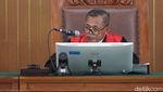 KPK Tak Terlihat, Sidang Gugatan Praperadilan Hasto Ditunda