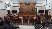 Pihak KPK telah mengirimkan permohonan penundaan sidang pada tanggal 16 Januari ke Pengadilan Negeri Jakarta Selatan. Kemudian kuasa hukum Hasto dan hakim menyetujui penundaan sidang hingga Rabu (5/2/2025).  