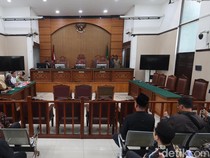 KPK Tak Terlihat, Sidang Gugatan Praperadilan Hasto Ditunda