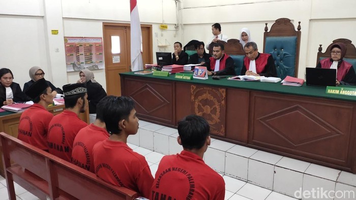 Lima terdakwa penganiayaan di Rutan Pakjo jalani sidang di PN Palembang