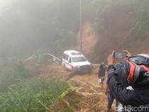 Warga Berteduh di Rumah Sekdes Ikut Tersapu Longsor Petungkriyono Pekalongan