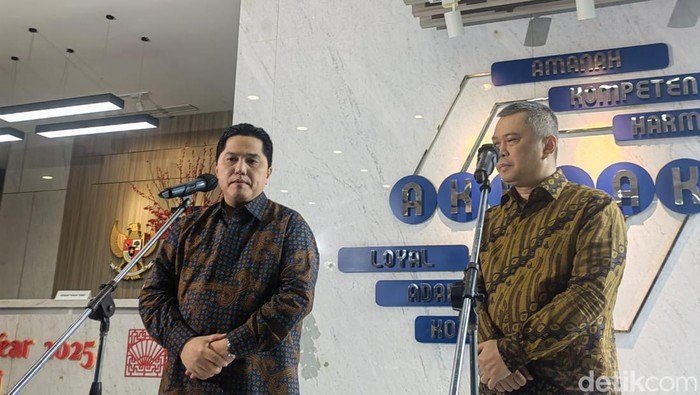 Menteri Perhubungan Dudy Purwagandhi dan Menteri BUMN Erick Thohir