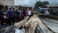 Kebakaran yang ditinjau Gibran ini telah meludeskan ratusan rumah.