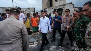 Momen Gibran Tinjau Kebakaran di Kemayoran