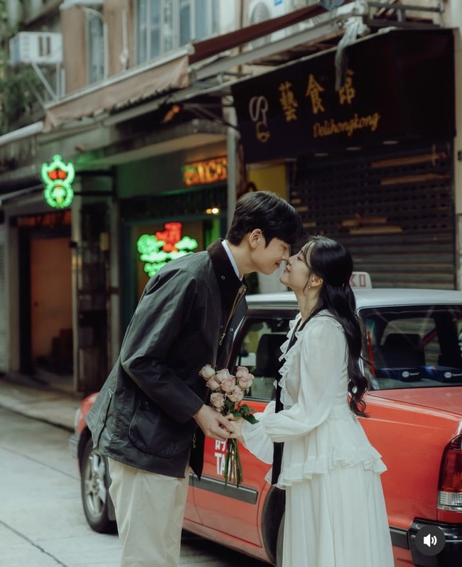 Noeul juga mengambil foto memakai cheongsam, baju tradisional Cina untuk menyempurnakan konsep prewedding-nya. Foto: dok. Instagram @noh.eul_89
