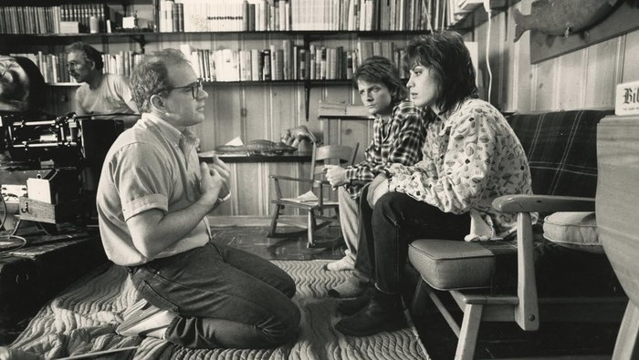 Paul Schrader saat syuting Light of Day (1987) bersama Joan Jett dan Michael J Fox.