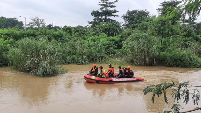 Pencarian korban tenggelam di Cirebon