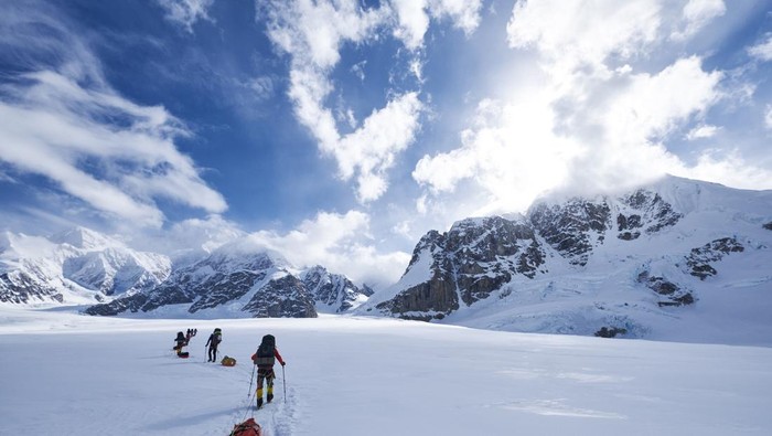 Pendakian Gunung Denali atau McKinley melalui rute  West Buttress.