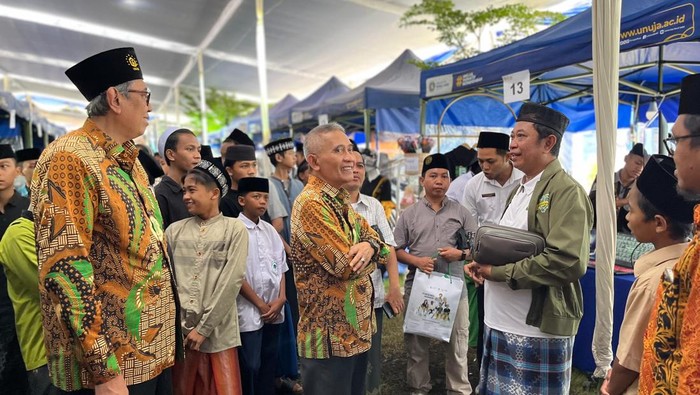 Pengasuh Ponpes Nurul Jadid, KH Abdul Hamid Wahid