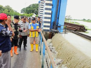 Pintu Bendung Wilalung Kudus Arah Pati Dibuka, 90 Desa Waspadai Banjir