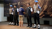 Saat ini keduanya sudah ditetapkan sebagai tersangka dan ditahan. Akibat kasus tersebut, mereka dijerat dengan Pasal 76 e juncto Pasal 82 Undang-Undang RI Nomor 17 Tahun 2016 tentang Perlindungan Anak.