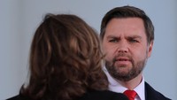 Sementara itu, dijelaskan dalam laman Tallahassee Democrat, JD Vance tercatat sebagai salah satu Wakil Presiden AS termuda selama masa jabatan. Sebelumnya ada tiga Wakil Presiden AS terdahulu yang juga termasuk menjabat di usia yang tergolong masih muda. (REUTERS/Carlos Barria)  