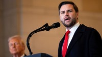 Setelah menyelesaikan pendidikannya di perguruan tinggi dengan berkuliah di The Ohio State University dengan mengambil jurusan di bidang hukum, JD Vance menekuni profesi sebagai investor di berbagai perusahaan rintisan. (REUTERS/Bill Clark)  