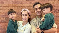 Ardina Rasti merupakan aktris dan penyanyi yang punya lebih dari 2,4 juta followers Instagram. Rasti sering membagikan potret bahagia bersama keluarga kecilnya. Foto: Instagram ardinarasti6