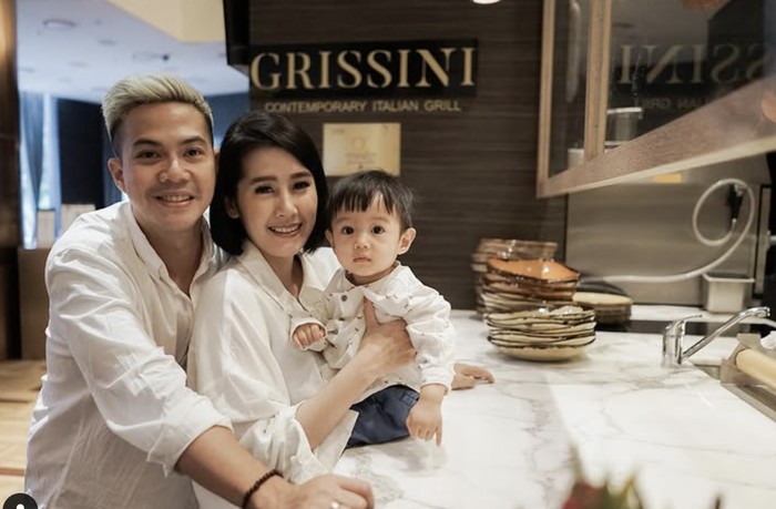 Potret Romantis Ardina Rasti Kulineran Bareng Suami di Kafe hingga Hotel
