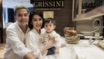 Potret Romantis Ardina Rasti Kulineran Enak Bareng Suami