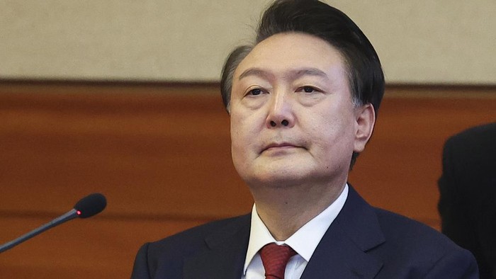 Presiden Korsel Yoon Suk Yeol Hadiri Sidang Pemakzulan Perdananya Impeached South Korean President Yoon Suk Yeol attends his impeachment trial at the Constitutional Court in Seoul, South Korea, Tuesday, Jan. 21, 2025. (Kim Hong-Ji/Pool Photo via AP)