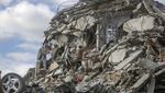 Pulang ke Reruntuhan Rumah, Warga Gaza Kais Sisa-sisa Barang