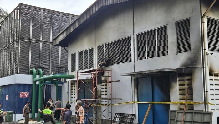 Ruangan Induk AC di Panin Bank Jaksel Kebakaran