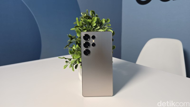 Samsung S25 Ultra (EMBARGO)