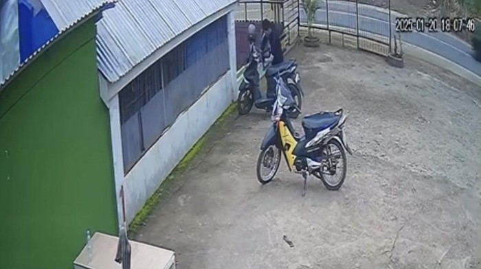 Sebuah pencurian motor terjadi di Lubuklinggau saat korban tengah berenang di kolam renang