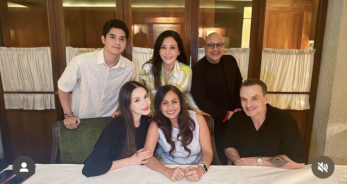 Serunya Alyssa Daguise Saat Ngopi hingga Makan di Luar Negeri Serunya Alyssa Daguise Saat Ngopi hingga Makan di Luar Negeri