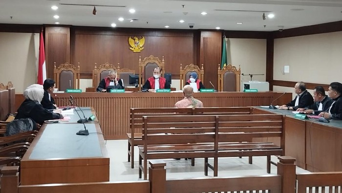 Sidang dakwaan kasus dugaan korupsi Tol MBZ