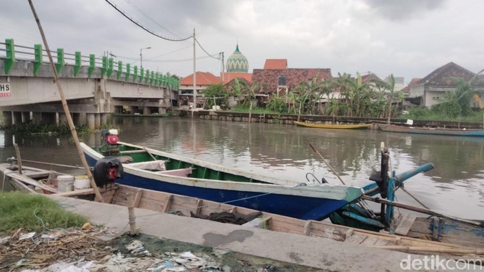 Suasana di Desa Segoro Tambak, Sedati, Sidoarjo yang berdekatan dengan HGB 656 hektare di atas laut.