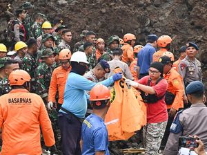 Momen Mengerikan Longsor Maut di Denpasar Tewaskan 5 Orang