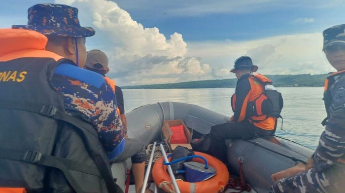 Tim SAR gabungan menghentikan proses pencarian 3 orang nelayan korban tenggelamnya KMN Harapan Jaya.