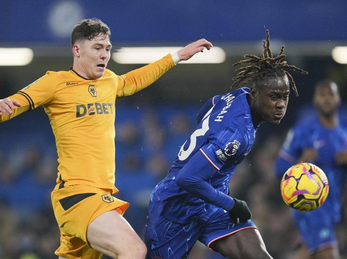 Chelsea's Trevoh Chalobah, right, duels for the ball with Wolverhampton Wanderers' Jorgen Strand Larsen during the English Premier League soccer match between Chelsea and Wolverhampton at Stamford Bridge stadium in London, Monday, Jan. 20, 2025. (AP Photo/Kin Cheung)