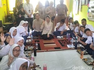 Acungan Jempol Siswa-siswa SLB 5 Slipi Saat Dapat Makan Bergizi Gratis