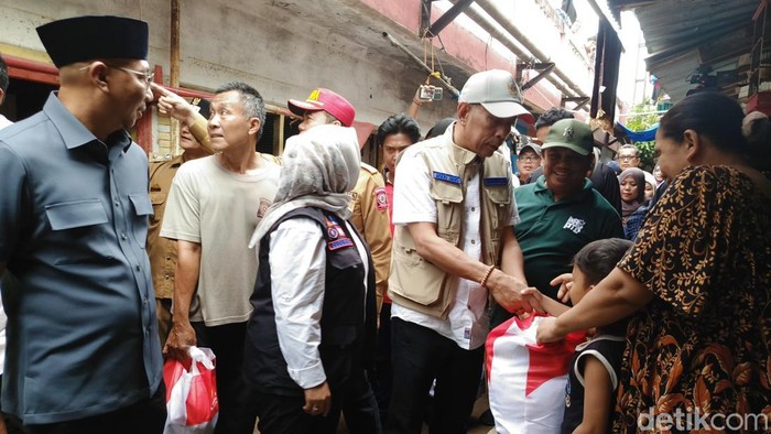 Wamensos salurkan bantuan untuk korban banjir di Bandar Lampung.