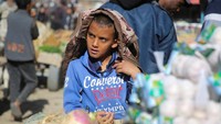 Warga Gaza mulai kembali kehidupan mereka setelah gencatan senjata tahap peetama tercapai usai perang selama 15 bulan. 