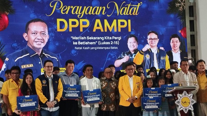 Angkatan Muda Pembaharuan Indonesia (AMPI) melaksanakan Perayaan Natal. Sejumlah tokoh Partai Golkar hadir dalam acara itu.